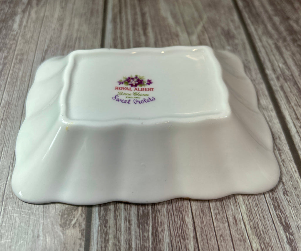 RA-Sweet-V--Royal Albert Sweet Violets Bone China Sweet Meat Tidbit Dish Made in England Floral Gold Edge